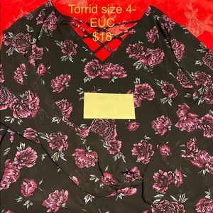 Torrid size 4 shirt
